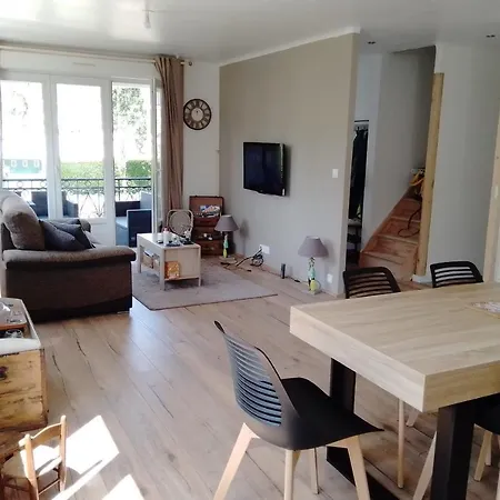 Spacious And Cosy 80 M House Located In Hébergement de vacances *