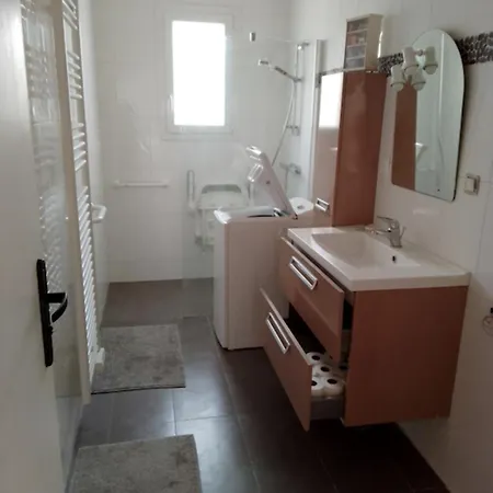 Spacious And Cosy 80 M House Located In Séné